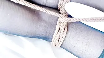 多重BUFF加持【窒物者】黑丝全身紧缚，性感肥臀分腿缚+重型炮机+振动棒，高清1080P官方原版