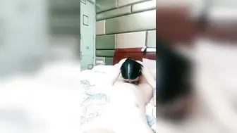 超骚的小少妇露脸跟小哥激情啪啪【3】一干就是两炮活很好，吃鸡巴舔菊花还给小哥舔乳头各种抽插，内射和口爆